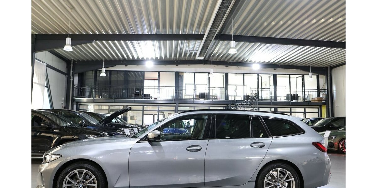 BMW 318d Touring ADVANTAGE CURVED+NAVI, LEDER, LED 67.000 km 26.577 &euro; Hamm 59077