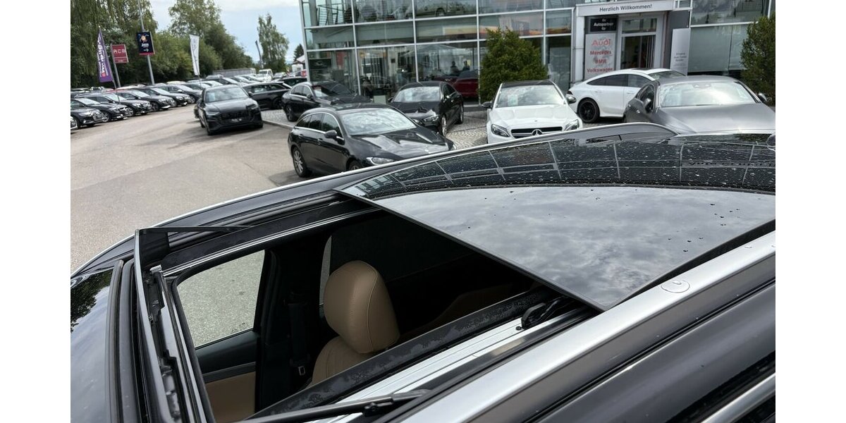 Hyundai Santa Fe Signature Hybrid 4WD 360°/PANO/MEMORY 34.410 km 37.900 &euro; Villingen-Schwenningen 78054