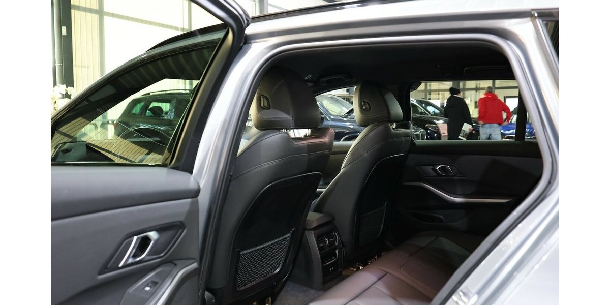 BMW 318d Touring ADVANTAGE CURVED+NAVI, LEDER, LED 67.000 km 26.577 &euro; Hamm 59077