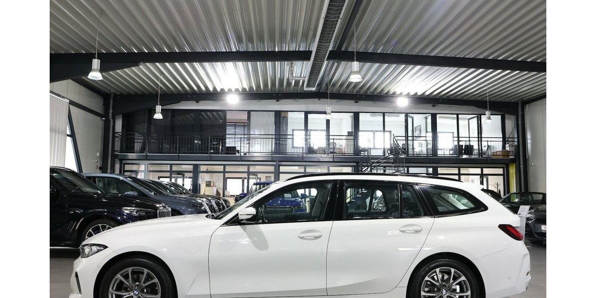 BMW 320d Touring SPORT / CURVED+HEAD-UP / PANORAMA 100.000 km 25.444 &euro; Hamm 59077