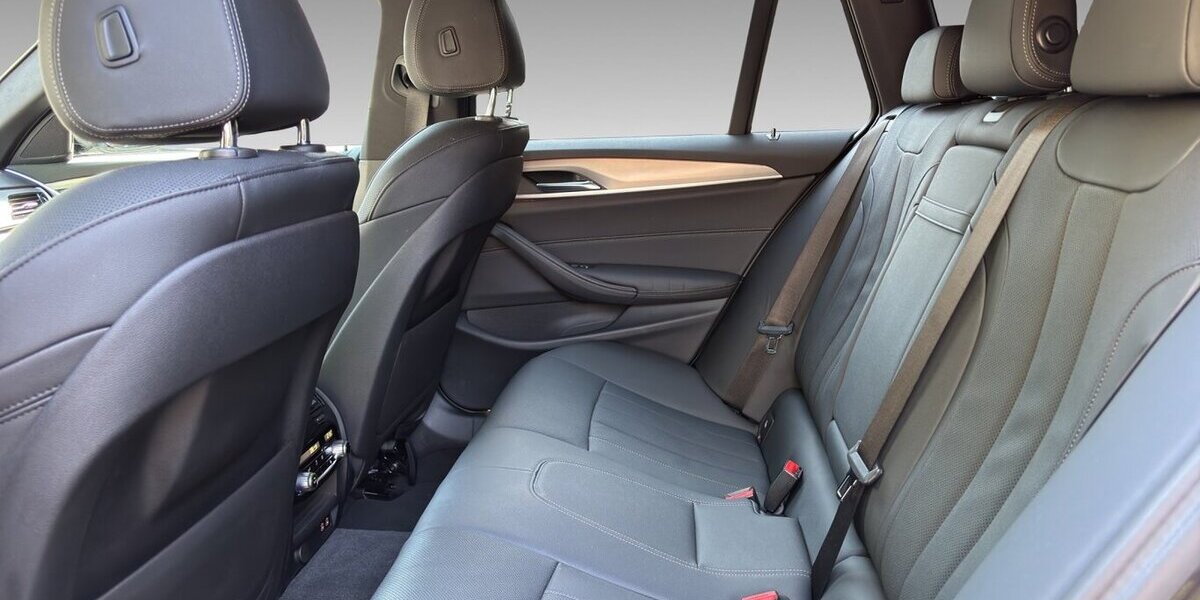 BMW 520d M-Sport Pro Leder Kamera LED ComfortSitz 99.895 km 31.900 &euro; Wuppertal 42327