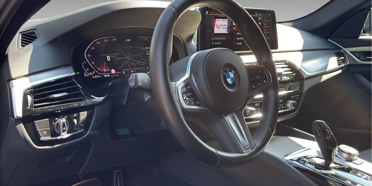 BMW 520d M-Sport Pro Leder Kamera LED ComfortSitz 99.895 km 31.900 &euro; Wuppertal 42327