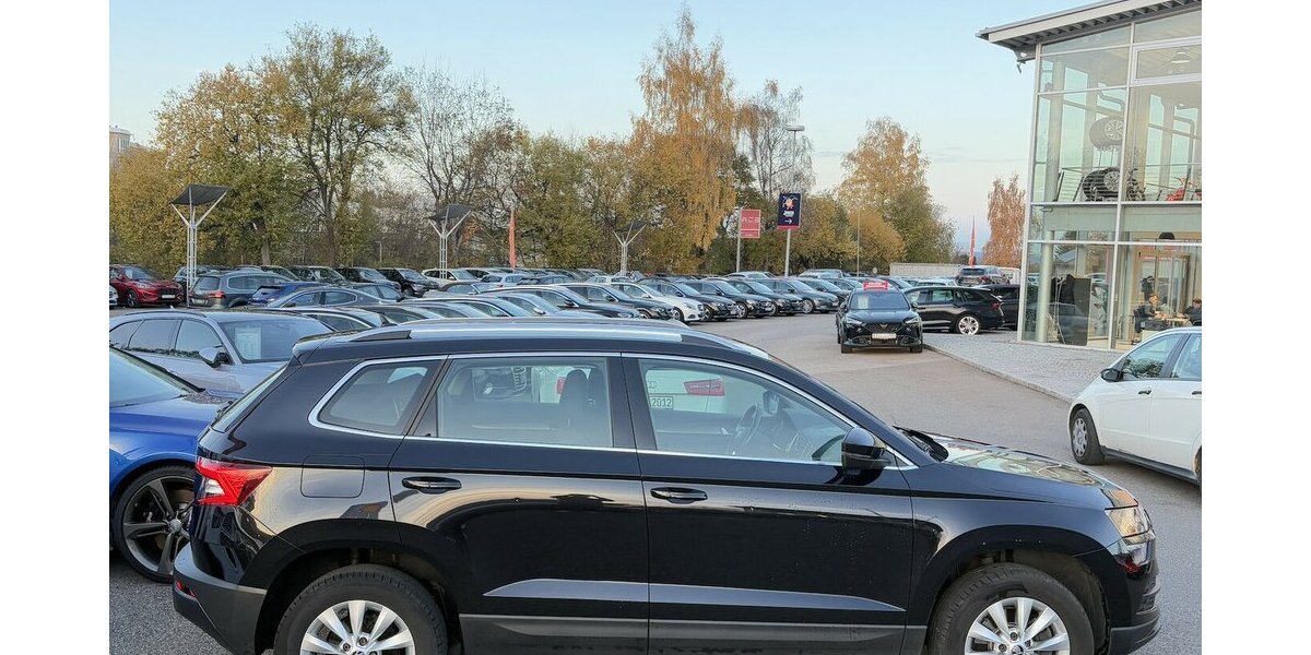 Skoda Karoq 1.5 TSI AMBITION/DSG/KAMERA/NAVI/PDC/DAB 163.970 km 14.900 &euro; Villingen-Schwenningen 78054