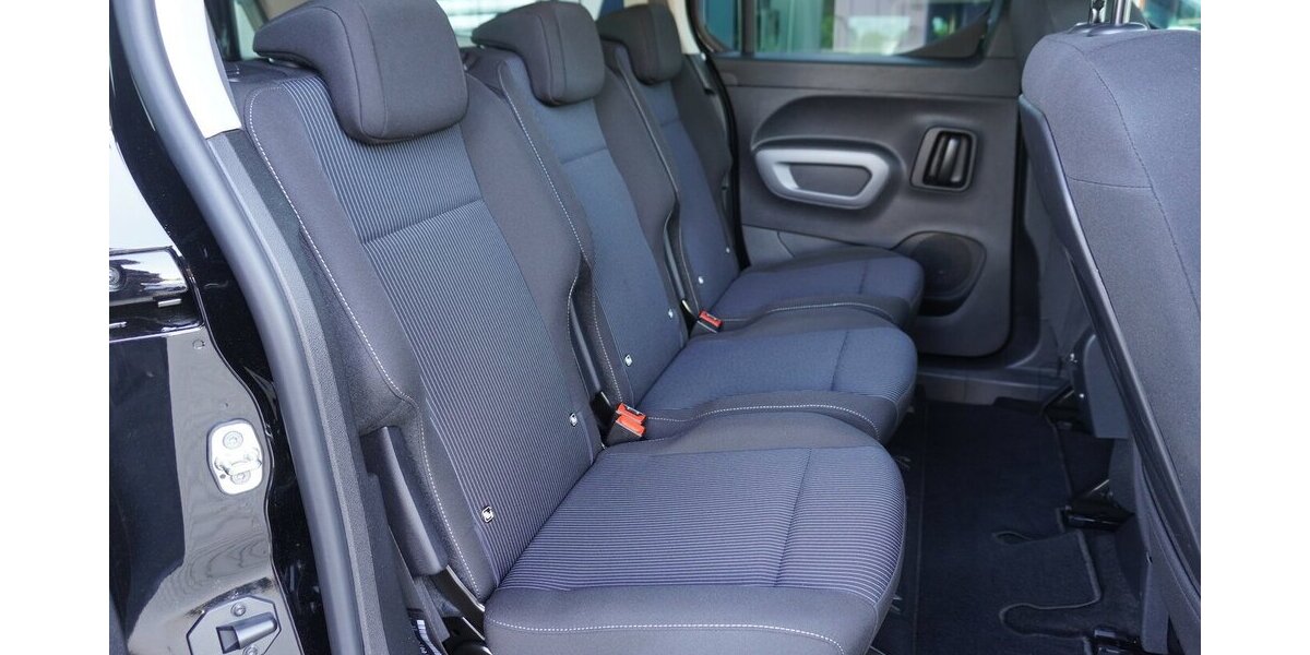 Fiat Doblo Maxi Kombi 130 Automatik / 7-Sitzer / Navi 19.037 km 26.775 &euro; Münchenbernsdorf 07589
