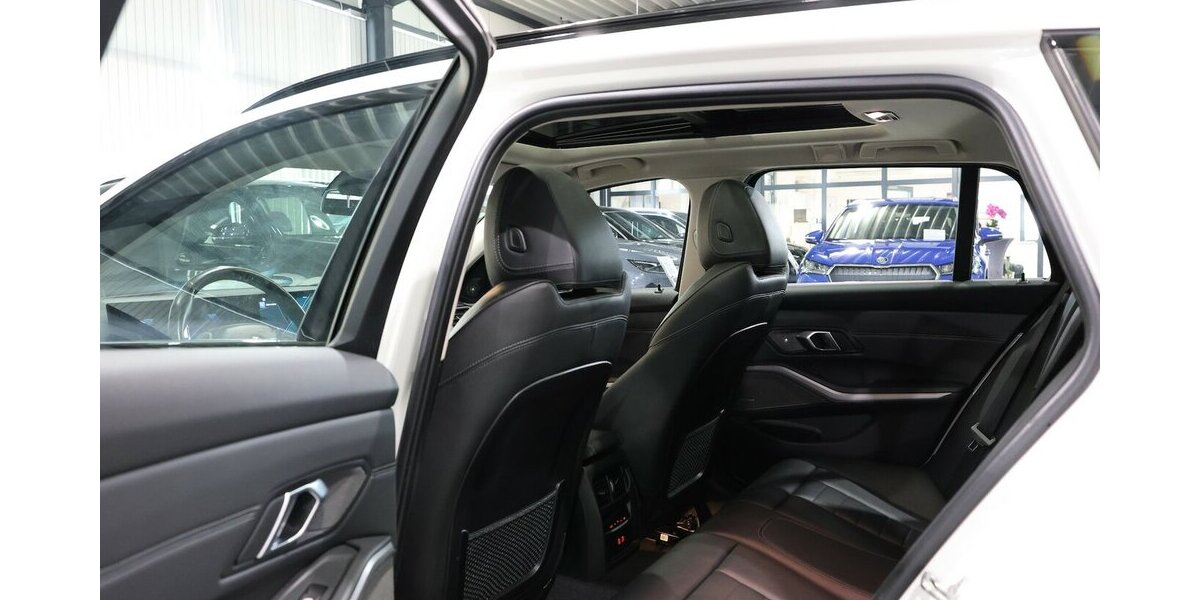 BMW 320d Touring SPORT / CURVED+HEAD-UP / PANORAMA 100.000 km 25.444 &euro; Hamm 59077
