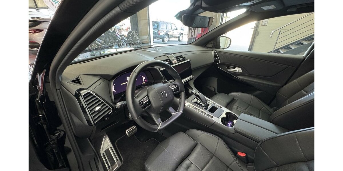 DS Automobiles DS7 Blue HDI 130 Étoile LED Nachtsicht Pano 32.400 km 29.320 &euro; Lich 35423