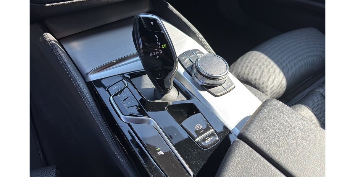 BMW 520d M-Sport Pro Leder Kamera LED ComfortSitz 99.895 km 31.900 &euro; Wuppertal 42327