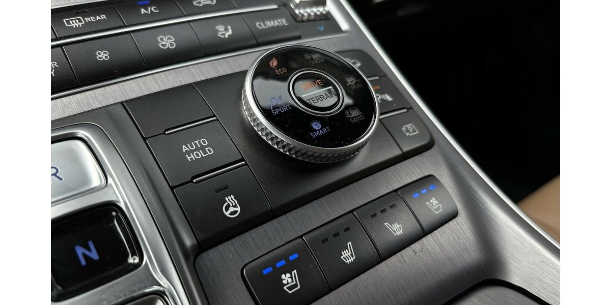Hyundai Santa Fe Signature Hybrid 4WD 360°/PANO/MEMORY 34.410 km 37.900 &euro; Villingen-Schwenningen 78054