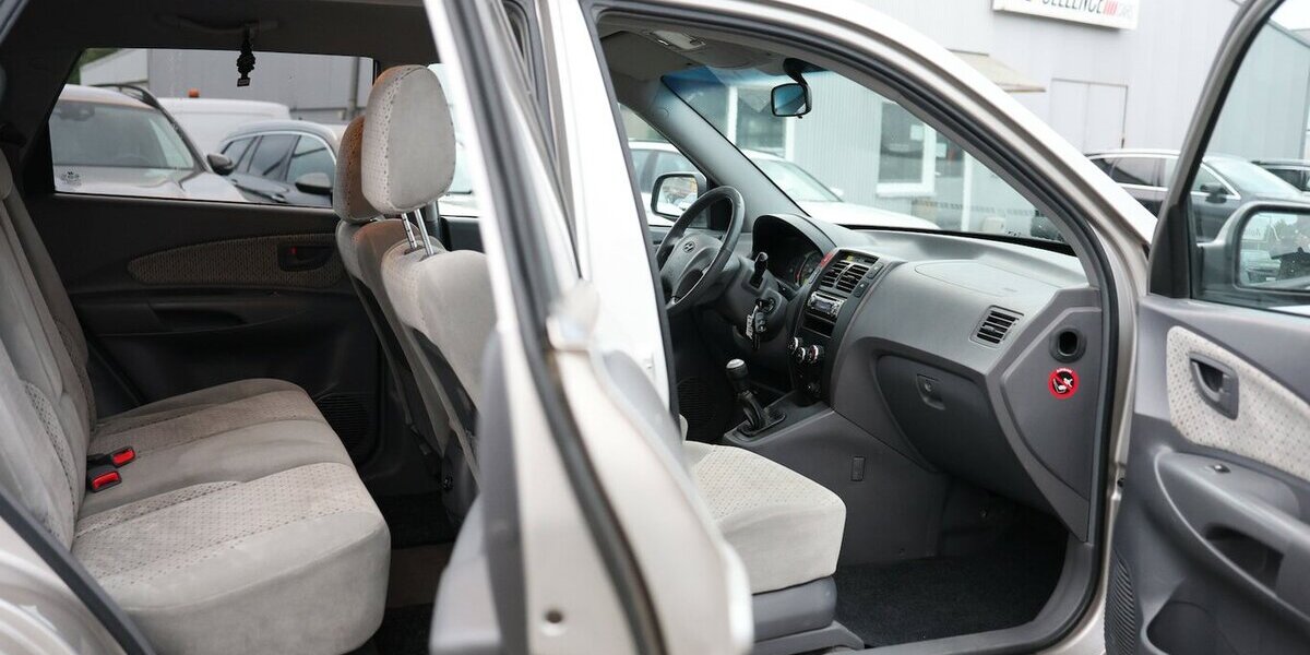 Hyundai Tucson 2.0 CRDi GLS AWD / TÜV-AU BIS 02.2027 / 100.000 km 3.502 &euro; Hamm 59077