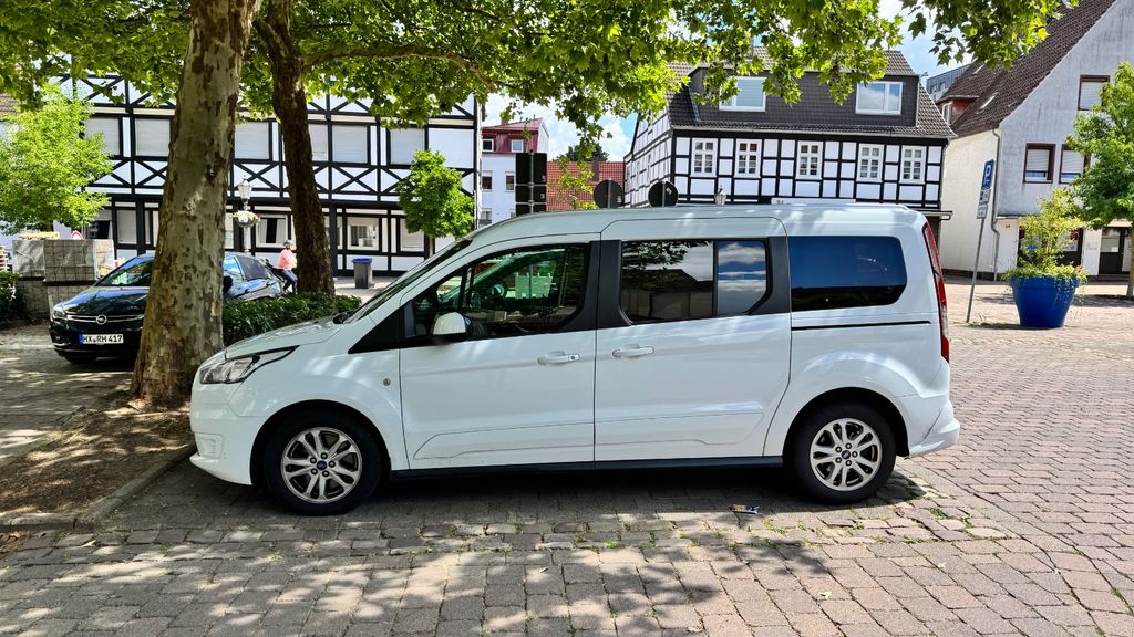 Ford Tourneo Connect 88.000 km 20.490 &euro; Amelunxen 37688