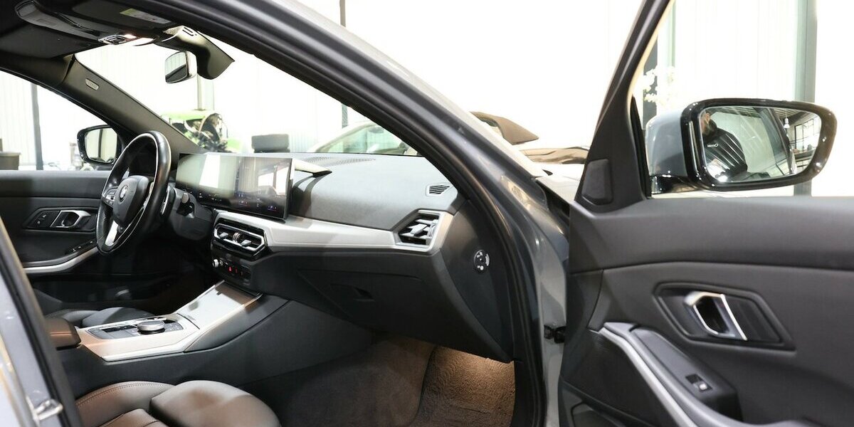 BMW 318d Touring ADVANTAGE CURVED+NAVI, LEDER, LED 67.000 km 26.577 &euro; Hamm 59077
