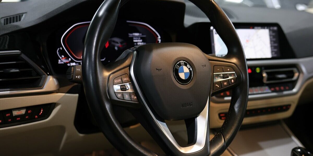 BMW 320d Touring SPORT BLUE & BEIGE / PANORAMA, LED 115.000 km 23.221 &euro; Hamm 59077