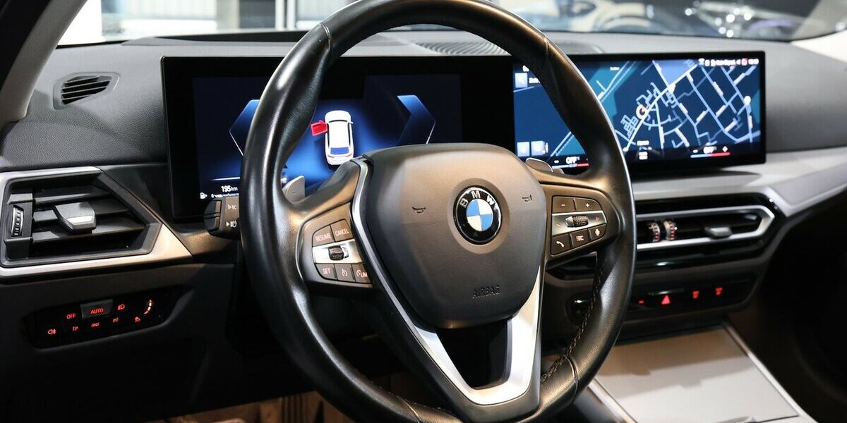 BMW 320d Touring SPORT / CURVED+HEAD-UP / PANORAMA 100.000 km 25.444 &euro; Hamm 59077
