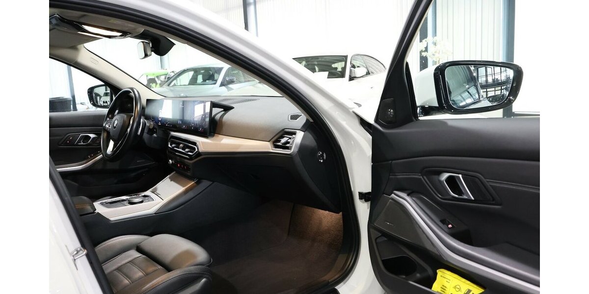 BMW 320d Touring SPORT / CURVED+HEAD-UP / PANORAMA 100.000 km 25.444 &euro; Hamm 59077