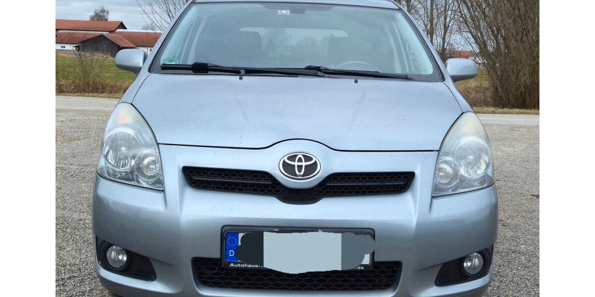 Toyota Corolla Verso 238.000 km 2.000 &euro; Legau 87764