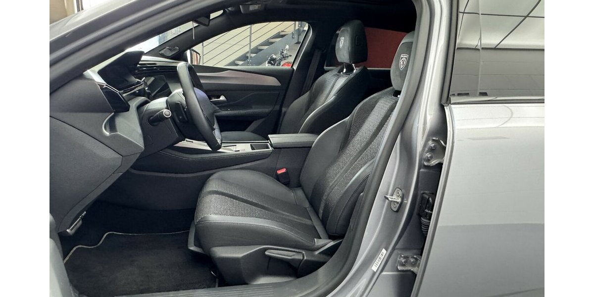 Peugeot 308 Blue HDI 130 EAT 8 GT LED ACC Panodach 39.960 km 23.323 &euro; Lich 35423