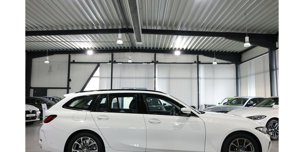 BMW 320d Touring SPORT / CURVED+HEAD-UP / PANORAMA 100.000 km 25.444 &euro; Hamm 59077
