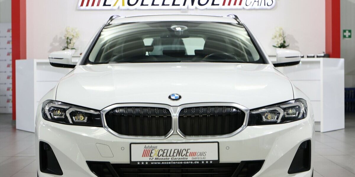 BMW 320d Touring SPORT / CURVED+HEAD-UP / PANORAMA 100.000 km 25.444 &euro; Hamm 59077