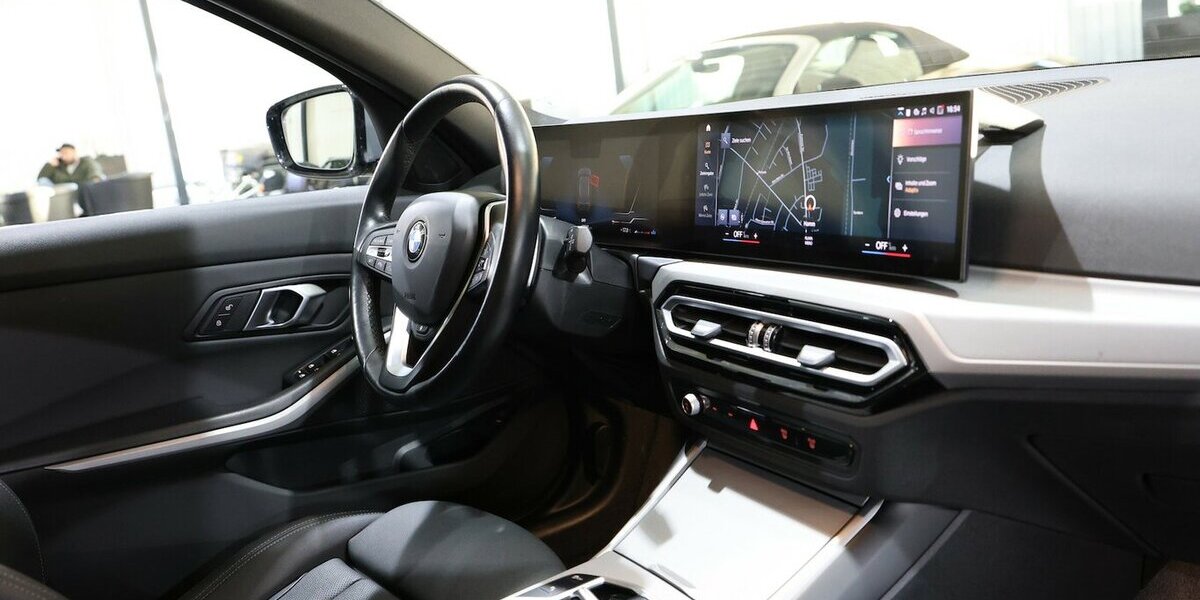 BMW 318d Touring ADVANTAGE CURVED+NAVI, LEDER, LED 67.000 km 26.577 &euro; Hamm 59077