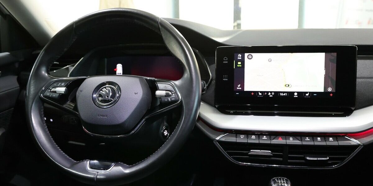 Skoda Octavia Combi 2.0 TDI FIRST-EDITION WHITE / LED 152.000 km 13.444 &euro; Hamm 59077