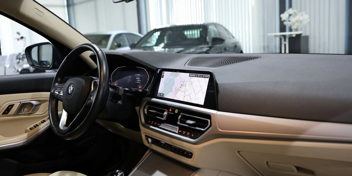BMW 320d Touring SPORT BLUE & BEIGE / PANORAMA, LED 115.000 km 23.221 &euro; Hamm 59077