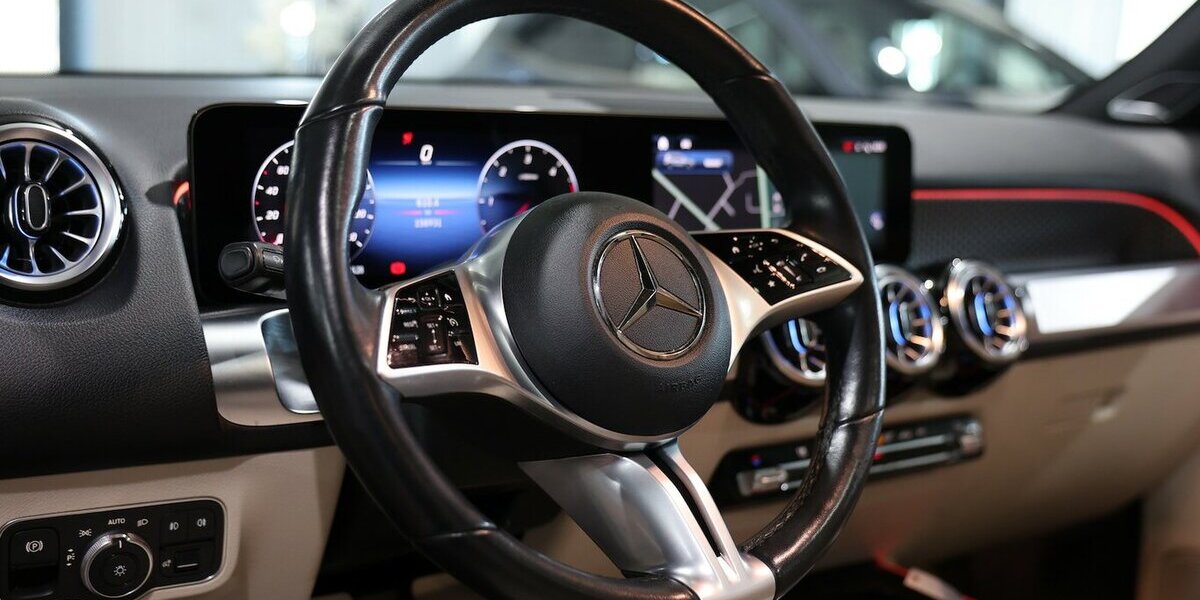 Mercedes-Benz GLB 220 d 4M PROGRESSIVE SPORT NIGHT / PANORAMA 156.000 km 30.577 &euro; Hamm 59077