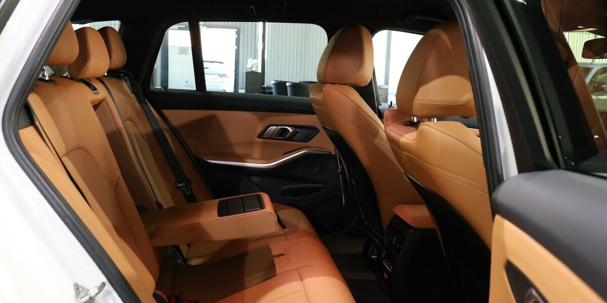BMW 318d Touring SPORT WHITE & BROWN / CURCED, LED 100.000 km 25.221 &euro; Hamm 59077