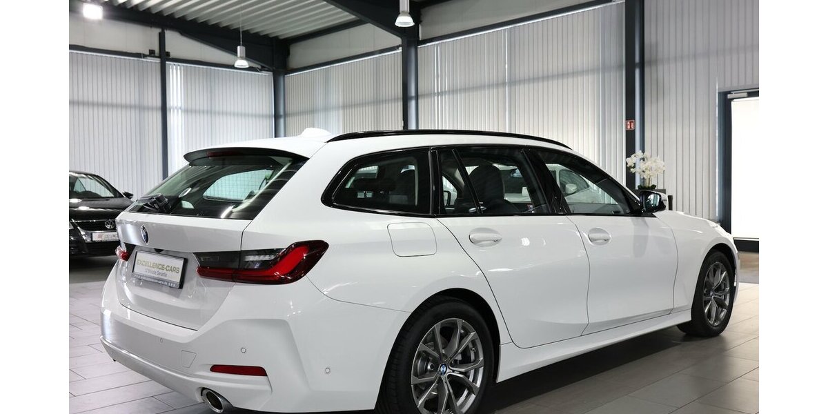 BMW 320d Touring SPORT / CURVED+HEAD-UP / PANORAMA 100.000 km 25.444 &euro; Hamm 59077