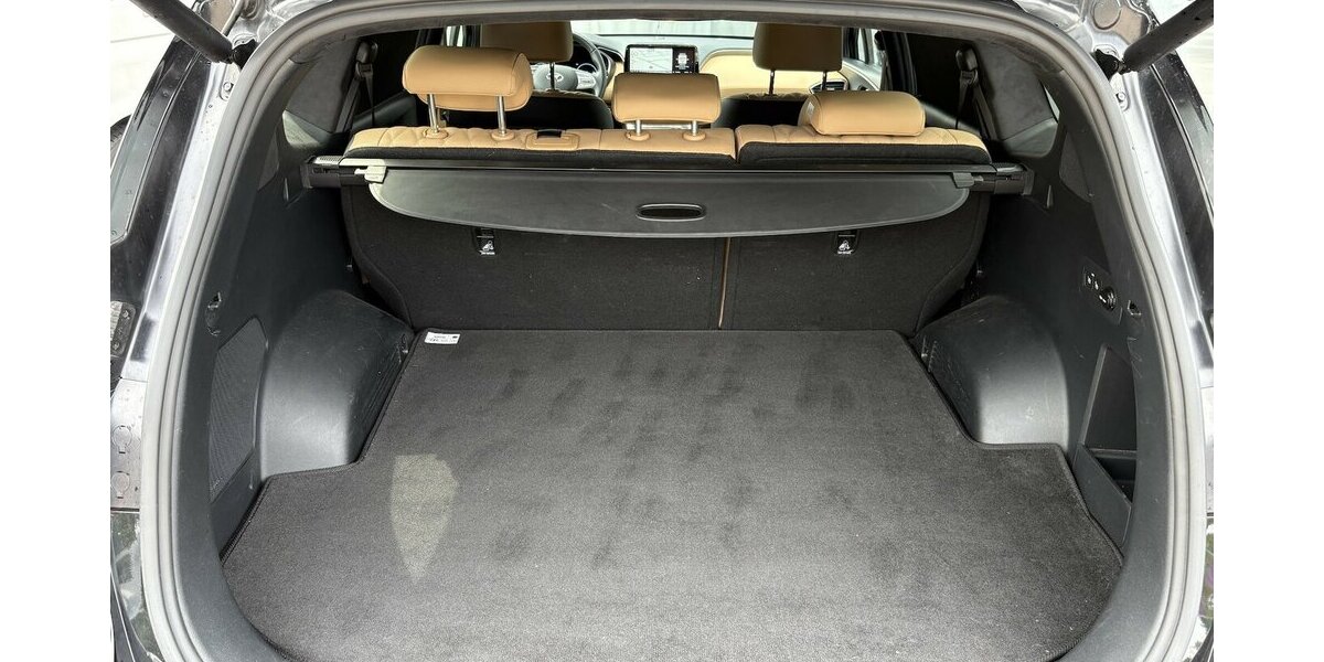 Hyundai Santa Fe Signature Hybrid 4WD 360°/PANO/MEMORY 34.410 km 37.900 &euro; Villingen-Schwenningen 78054